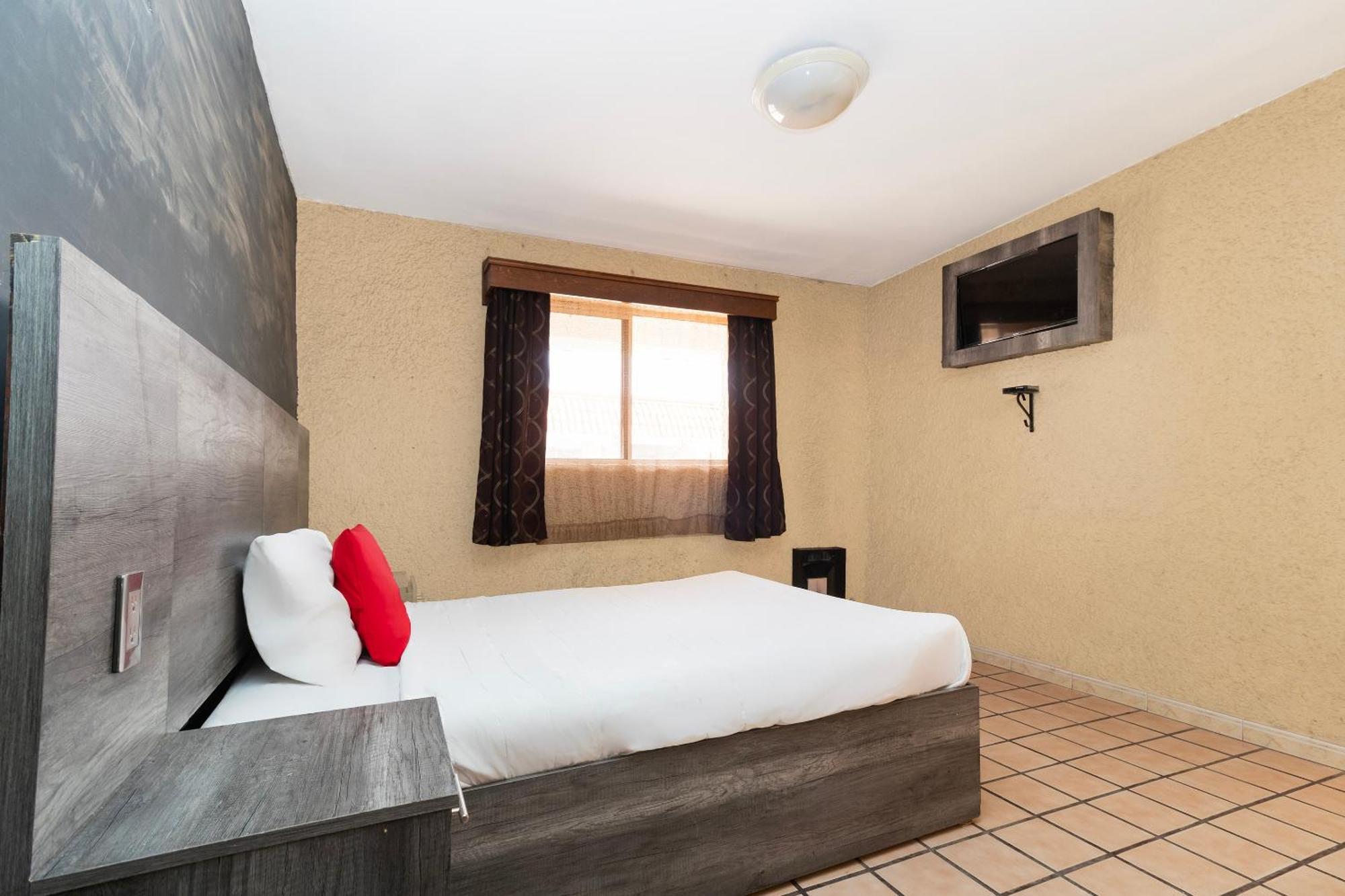 Oyo Real Del Sur, Estadio Hotel 3*