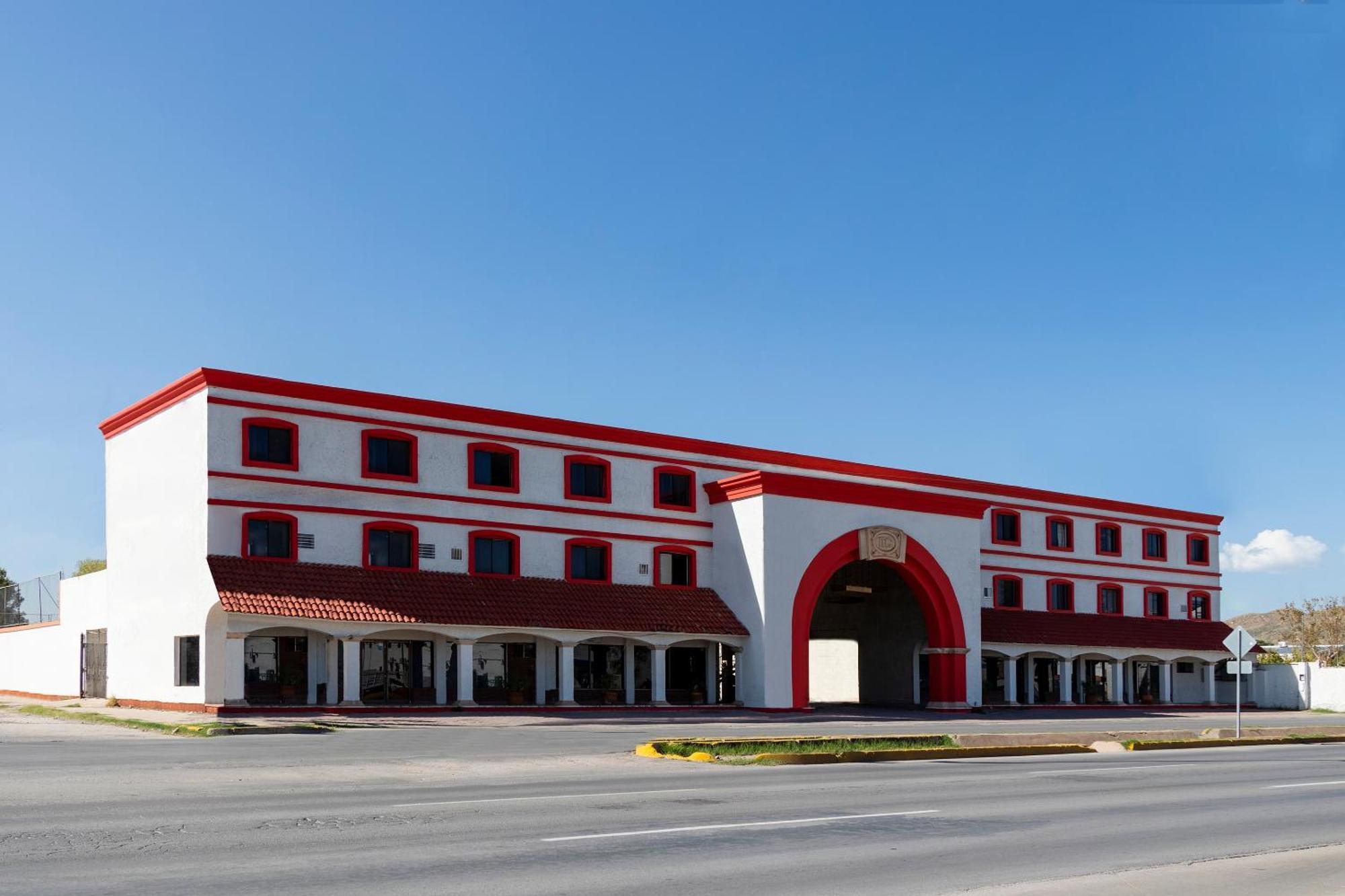 Oyo Real Del Sur, Estadio Hotel
