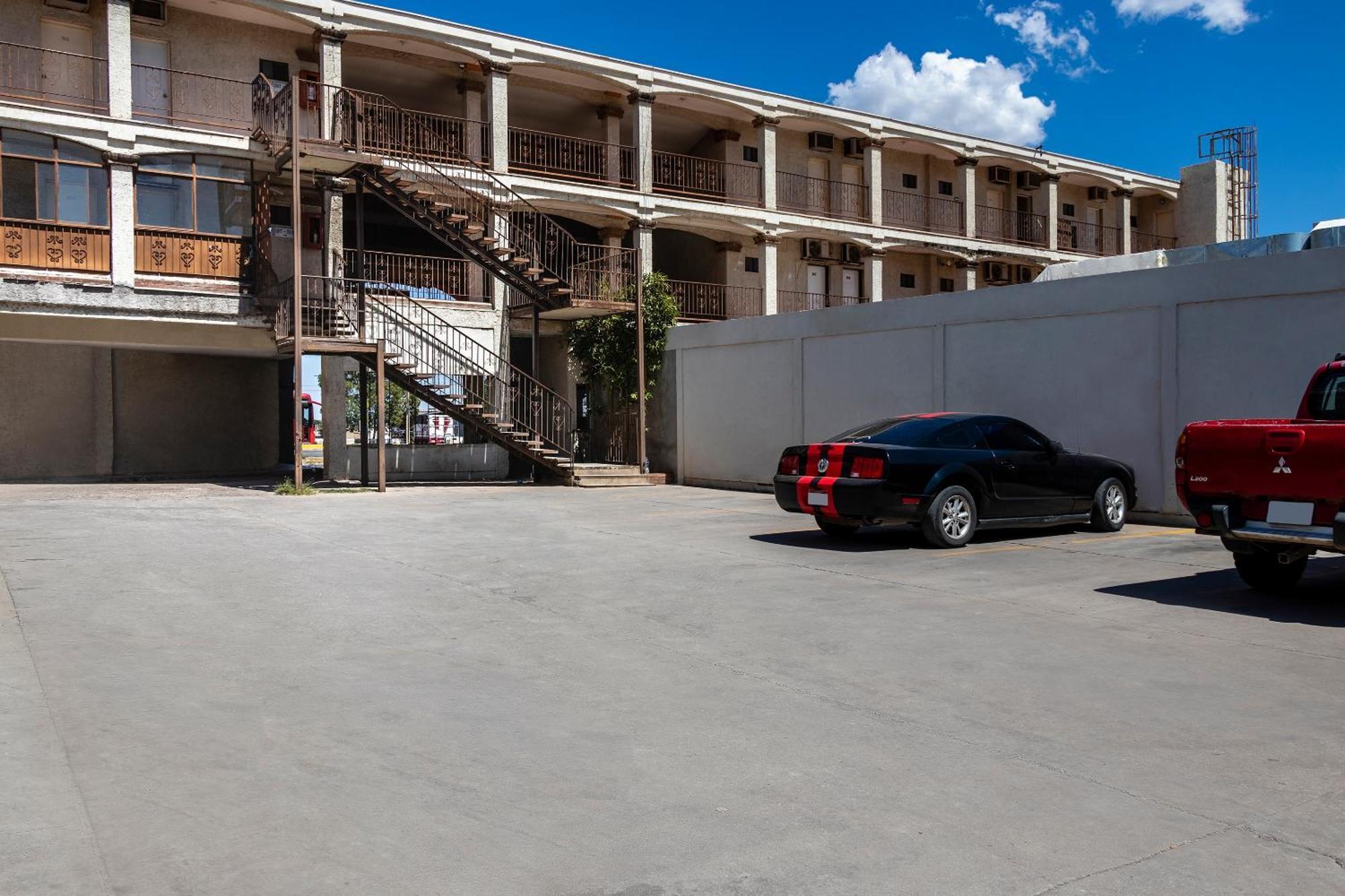 Oyo Real Del Sur, Estadio Hotel 3*